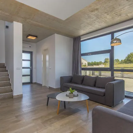 Modern In Dracevac With Swimming Pool * Porec