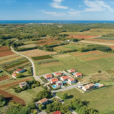 Modern In Dracevac With Swimming Pool * Porec