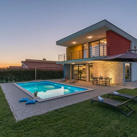 Modern In Dracevac With Swimming Pool * Porec